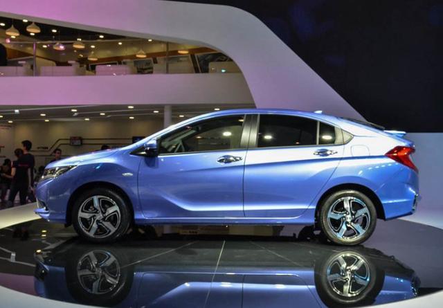 本田这车真良心:油耗低外观帅气配置高,7万起买啥捷达卡罗拉?