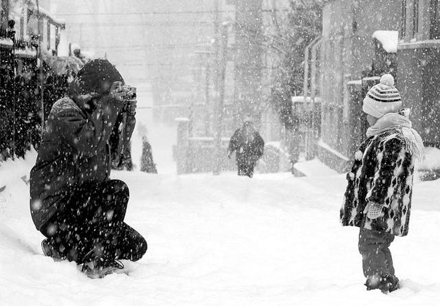 大雪纷飞,男人若肯冒着严寒给你做这几件事,那是真的爱你
