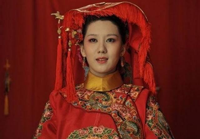 孟静娴大婚时为何盖头只掀一半!你看懂了吗?