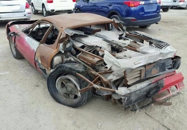 这个报废的法拉利有人出4万美金购买回去修复,值不值