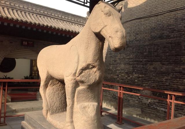 这匹马很显然是赫连璝的守墓之马,因为上面刻有唯一的大夏国字样,也就