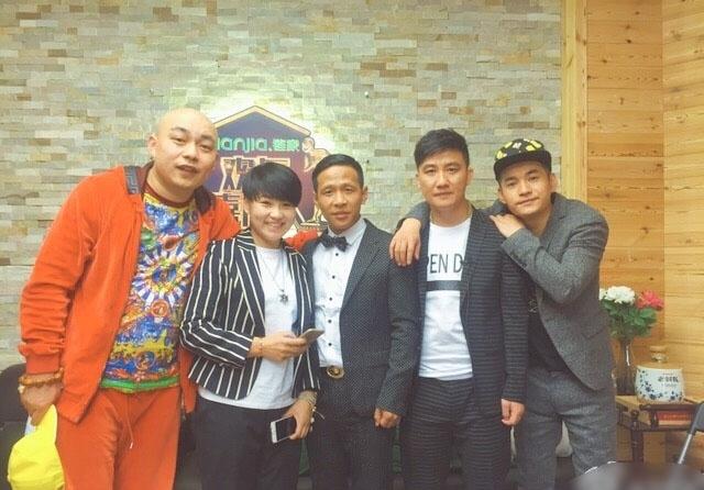 辽宁省营口市,是赵本山第44位弟子,是一名二人转演员如今文松越来越火