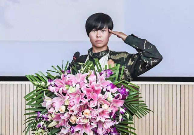 《红海行动》特战队里佟莉的现实版,她向全球展现中国女兵风采
