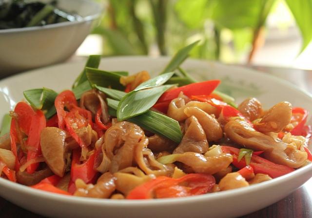 让你轻松做出香辣味美的爆炒肥肠,快动起手来吧!