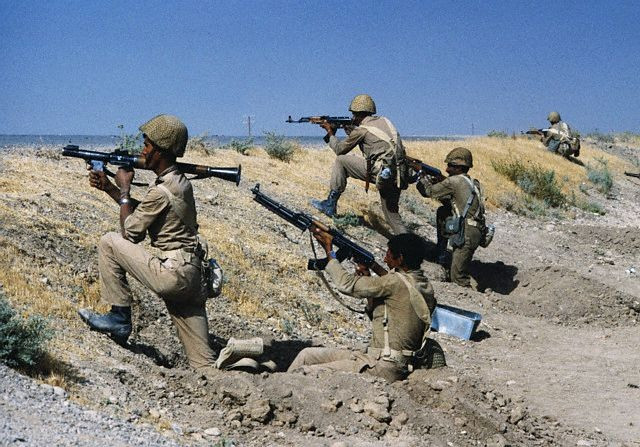 8年两伊战争:两个中东土豪大国,燃烧石油之战!