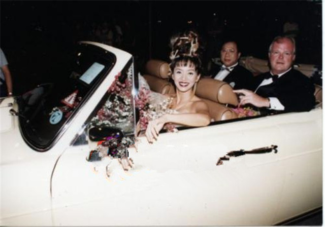 最悲惨的便是她了,梅艳芳,年轻时凭借多张专辑走红,而且成为了当时最