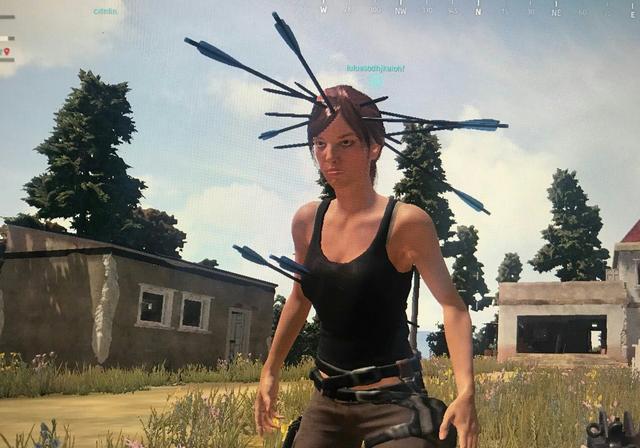 绝地求生:背锅侠的兄弟弓弩侠,菊花胸上多只箭,全图比骚我最炫