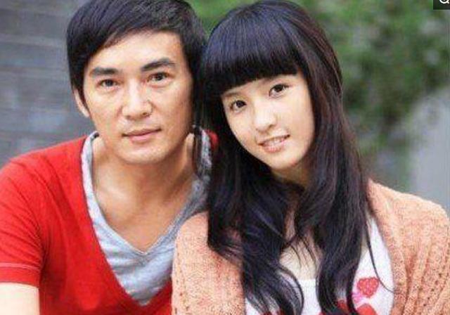 焦恩俊一家近照:前妻出轨他净身出户,女儿漂亮,二婚妻子气质佳