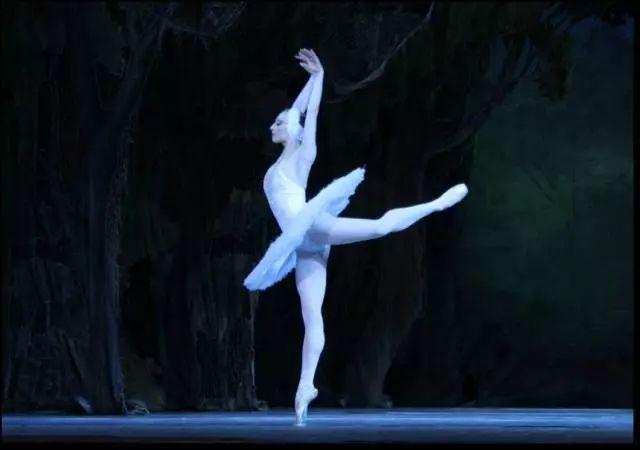 女主演奥杰塔扮演者:杰特琴科·阿娜斯塔霞1997年毕业于莫斯科艺术