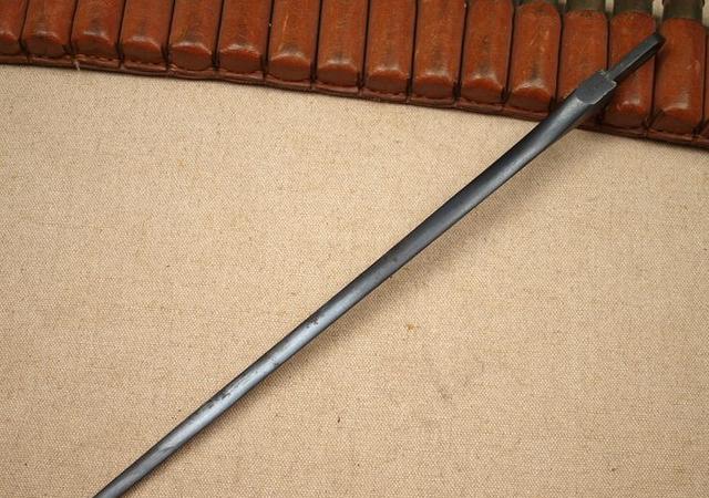 4刺刀 / 材质:特种高碳钢 / 硬度: 60hrc / 类型:军刀