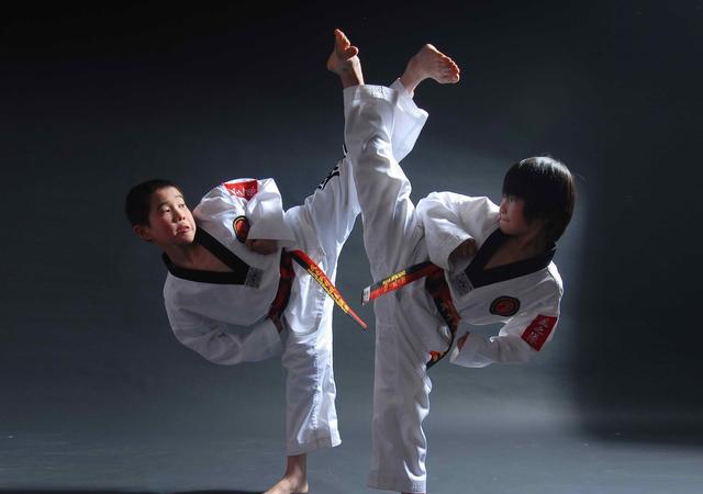 我老公被我一个过肩摔给摔蒙了