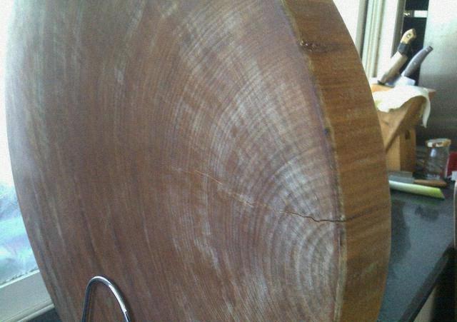 新买的菜板用它处理一下,既能防开裂,又能延长使用寿命