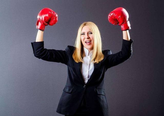 强势女人背后一定有个废物的男人