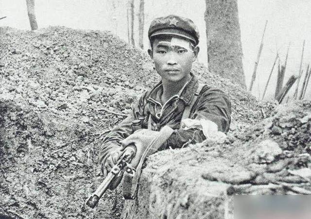 伤一人,也被中央军委授予了"战斗英雄"的称号,但与之相比,郑钰的长处