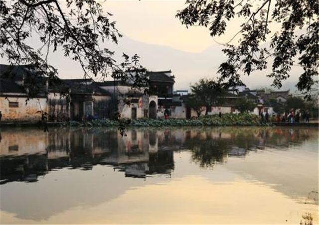 将整个镇子圈起来,收费100元还怕被逃票,国内最冤的5A级景区