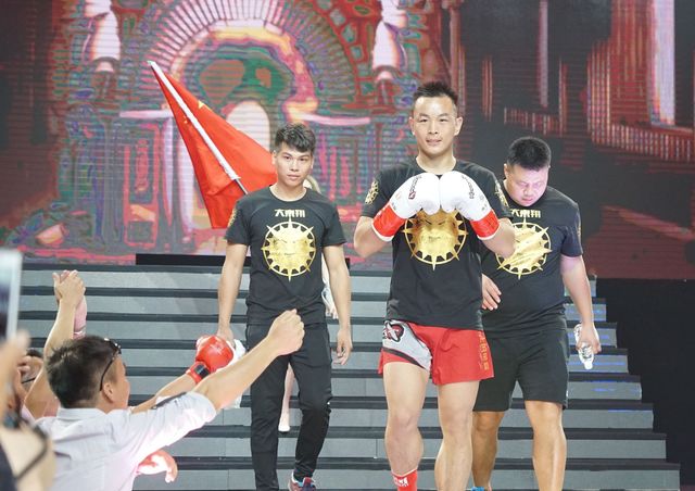 从小虎成长为中国虎王,铁英华再获金腰带加身