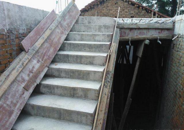 这是我家楼梯,不知道这样的楼梯大家看来陡峭不陡峭!
