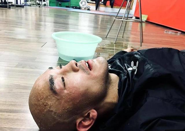 西提猜和李景亮评价一龙战力的说法完全不同,