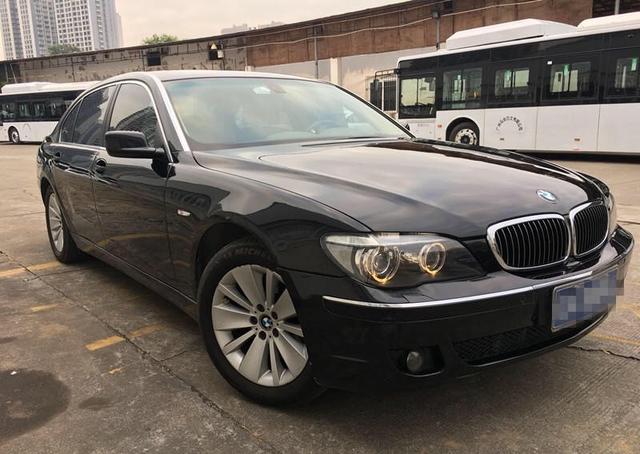 不到20万,买一辆老款的宝马7系,值!