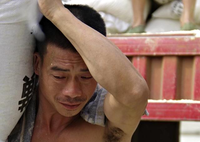 人啊,只要活着,都是不容易的!