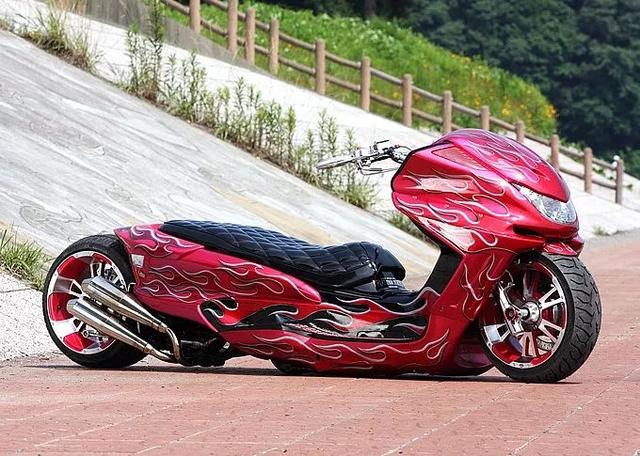 国内小混混开的"杀马特"摩托车,风靡东京街头!被列为vip座驾