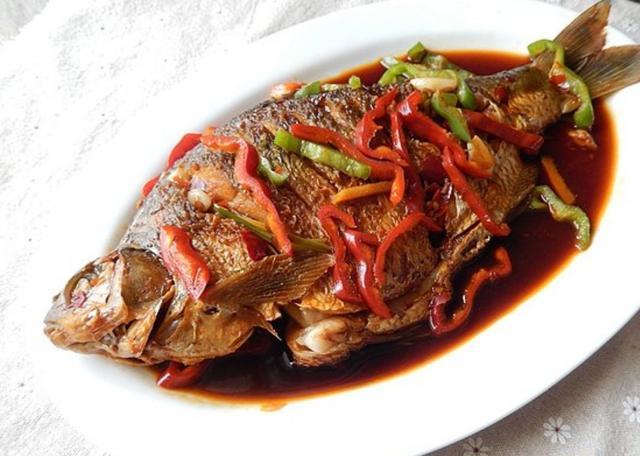 做法简单的红烧鳊鱼,鲜辣爽口营养美味!