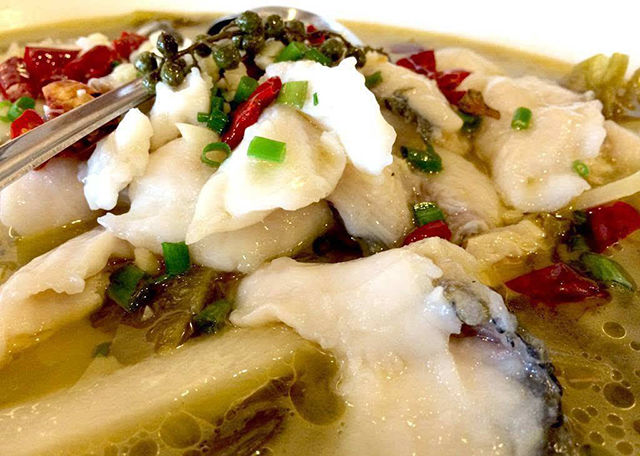 青花椒片片鱼鲜美醇厚酸香微辣两种辣椒滋味互补缺一不可