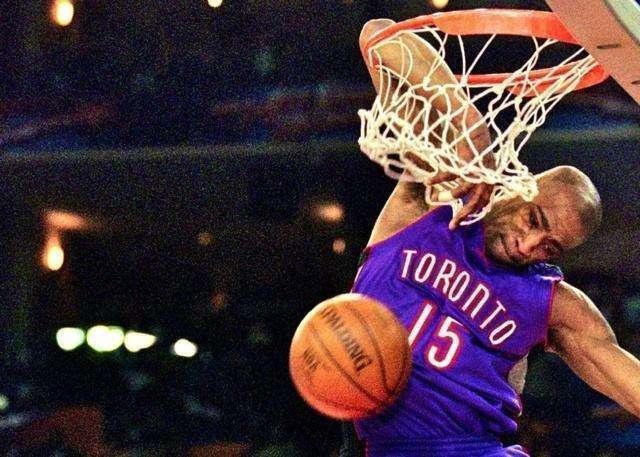 尤其是和文斯卡特的挂臂扣篮一对比,就发觉何重达的挂臂扣篮简直就是