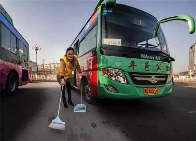 在平邑县新长途汽车站发生的一幕幕