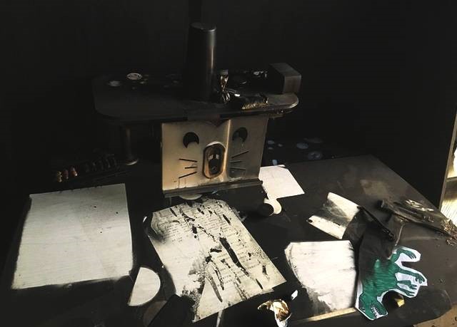 在女儿林臻娅的房间.