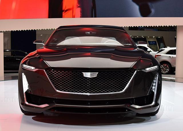 凯迪拉克最新旗舰v8双涡轮别说s级帕拉梅拉见到也没底气
