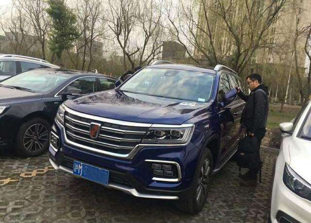 首台荣威rx8到店,比汉兰达还漂亮,长4米9, 16万还买啥普拉多