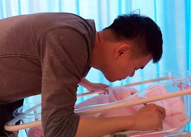 90产妇生娃时"噗"地一声,80老公一看不是宝宝,瞬间懵住了