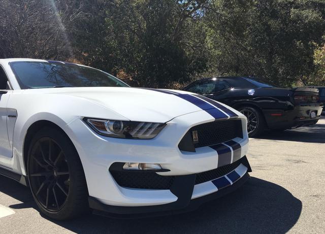 肌肉车道奇和野马,谁更胜一筹?