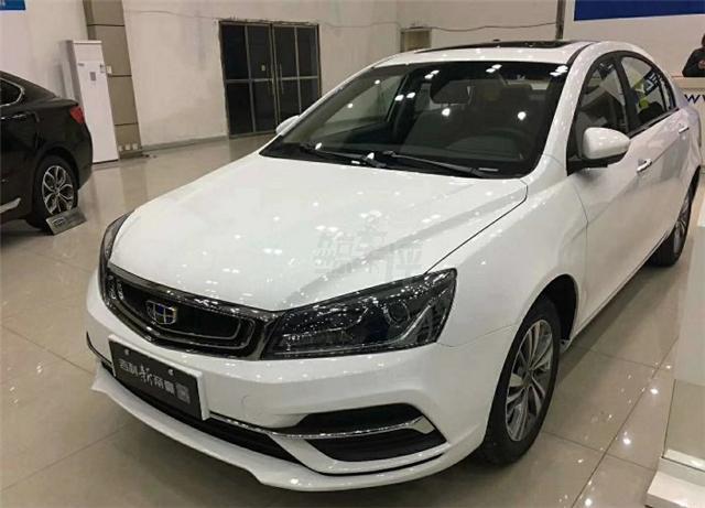 全新吉利帝豪到店实拍,全液晶仪表提高档次,8万还买啥飞度?