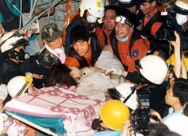 百货大楼20秒塌为平地, 1500人被活埋, 只因贪图半天营业额