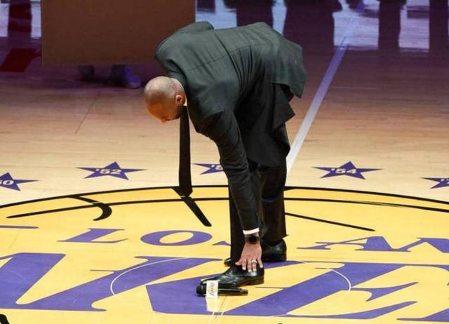 科比8号和24号球衣退役,艾弗森:兄弟,准备好名人堂的演讲稿