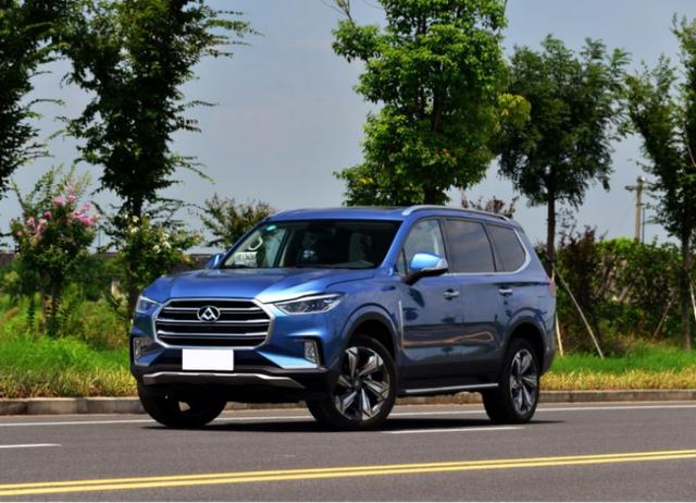 小编说的就是上汽大通d90,定位全尺寸的7座国产suv