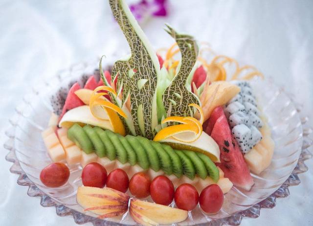 水果拼盘18款端上来,家人抢着吃,客人赞不绝口!春节宴客必备