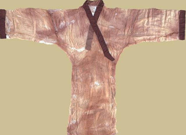 素纱襌衣,是西汉时期纺织技术巅峰时期的作品,国家一级文物,现藏于