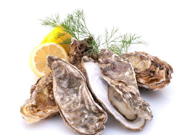 多种,现在已人工养殖的主要有近江牡蛎,长牡蛎,褶牡蛎和太平洋牡蛎等