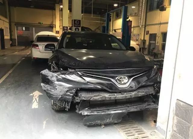 保险杠刮蹭塑料件起毛 汽车保险杠划伤