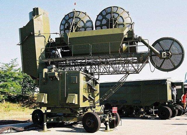 侦察机万米高空长驱直入 4枚萨姆导弹腾空而起 把友军战机打炸