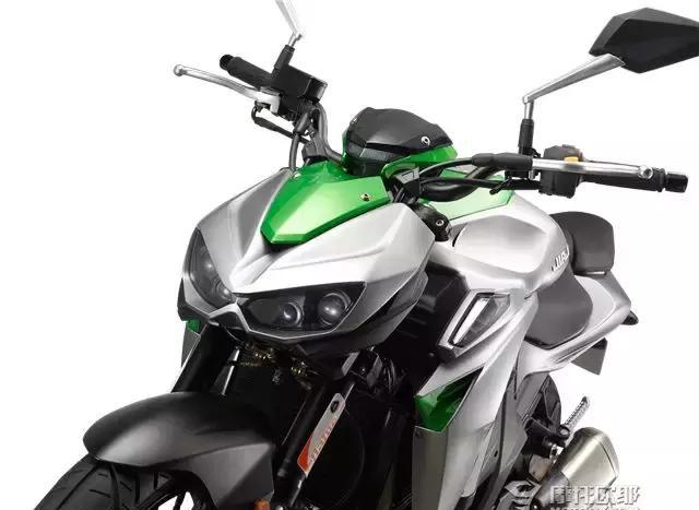 假如拿本日方才宣布的,售价24800元起的嘉爵n19来套川崎z1000的话