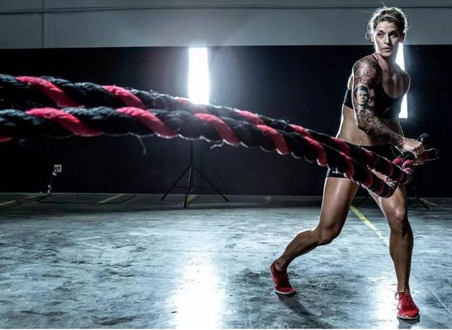 敢不敢挑战一下这组战绳超强减脂体能强化训练