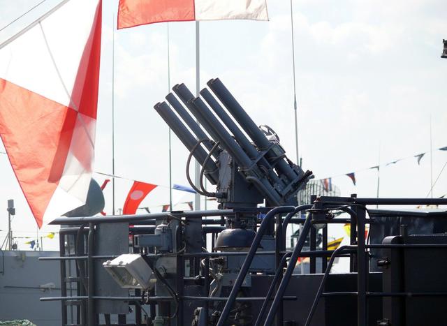 5毫米机枪,必要时可加强一部9k38型肩扛式防空导弹,备弹辆为4枚.