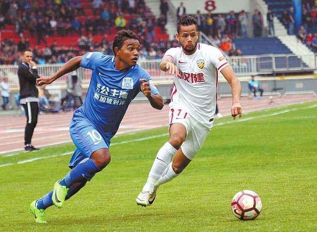 出生于巴西,成名于j联赛,雷纳迪尼奥虽然身高仅仅只有168,但是这个小