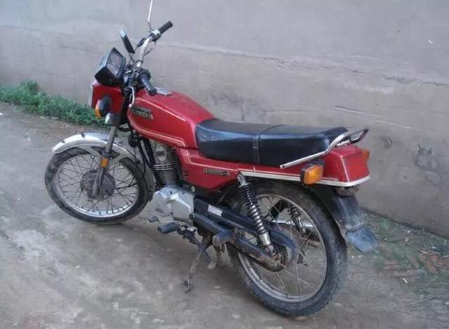 这款摩托车,相信开过的都说好,确实是一款性能非常出色的车子,90年代