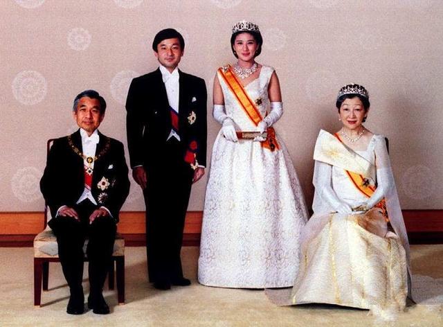 侵华天皇裕仁祖孙3代,婚姻惊人的相似!