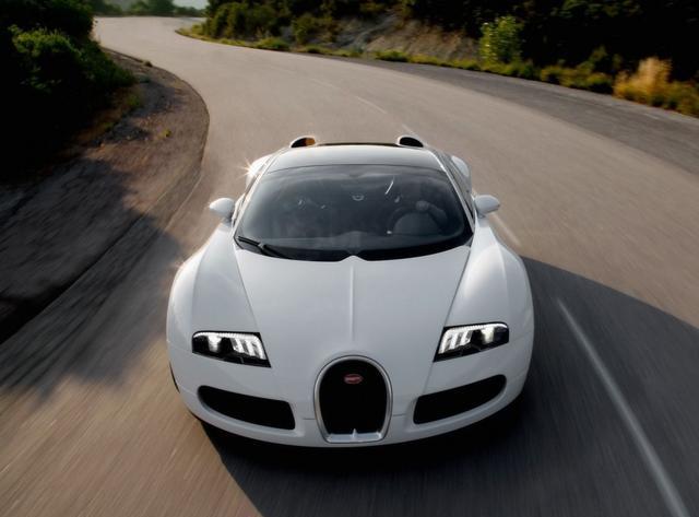 布加迪威龙是世界顶级超级跑车，等有钱也要买辆跑跑